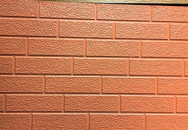 Placa decorativa com isolamento térmico externo