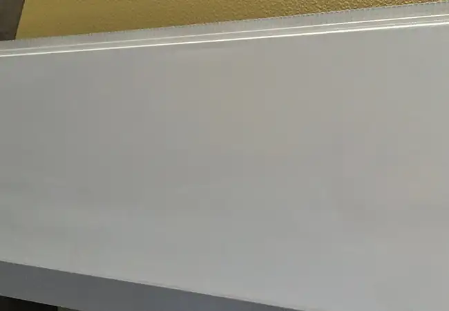 Placa isolante pré-fabricada